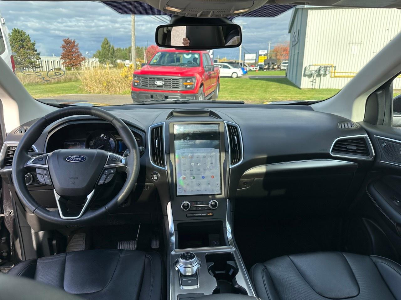 2022 Ford Edge Titanium AWD Photo