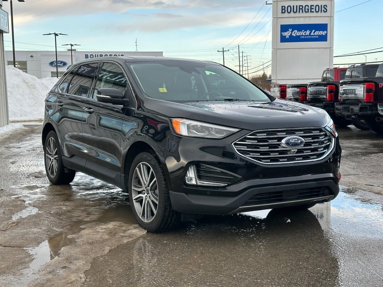 2022 Ford Edge Titanium AWD Photo3