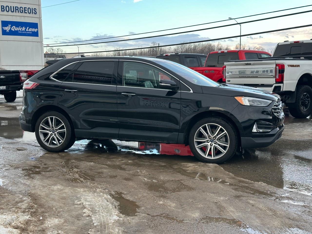 2022 Ford Edge Titanium AWD Photo4