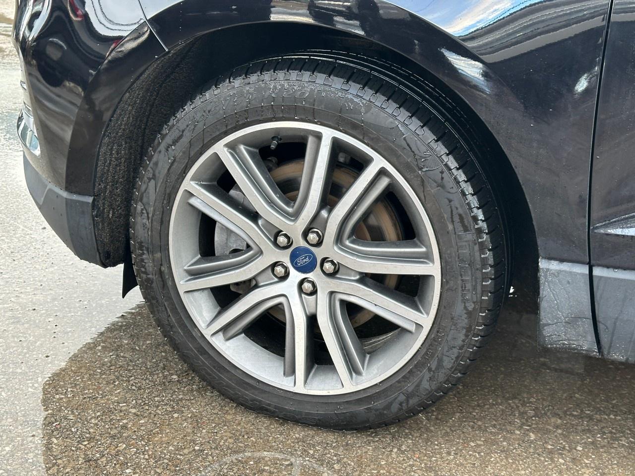 2022 Ford Edge Titanium AWD Photo