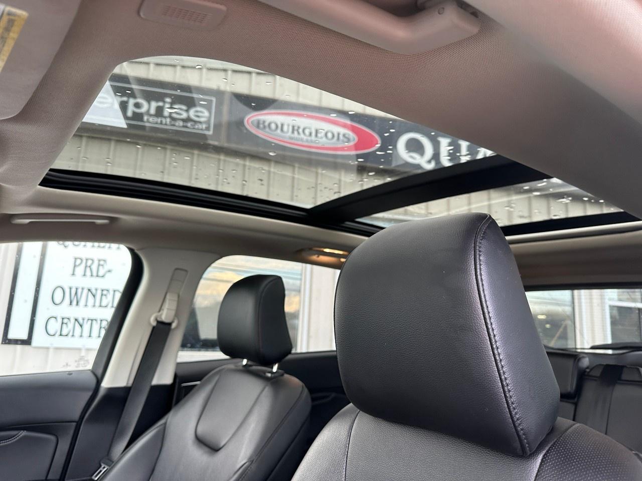 2022 Ford Edge Titanium AWD Photo