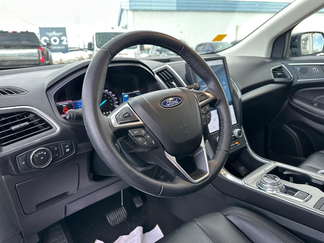 2022 Ford Edge Titanium AWD Photo