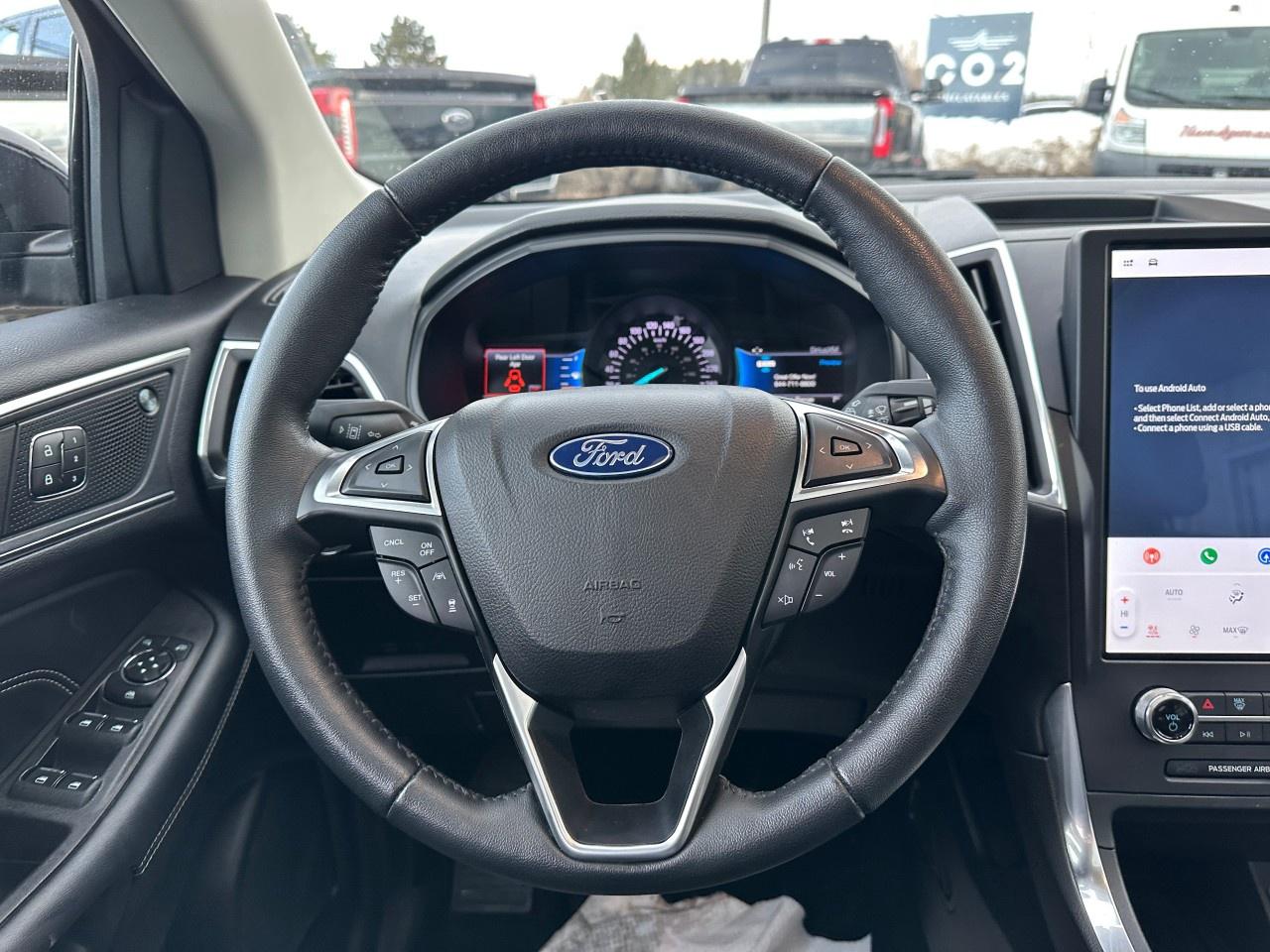 2022 Ford Edge Titanium AWD Photo