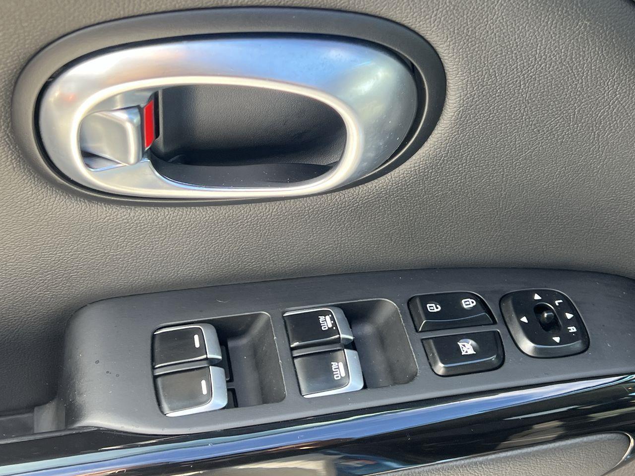 2019 Kia Soul EX SIRIUS XM, HEATED FRONT SEATS, BACK UP CAM, CRUISE CONTROL!! Photo