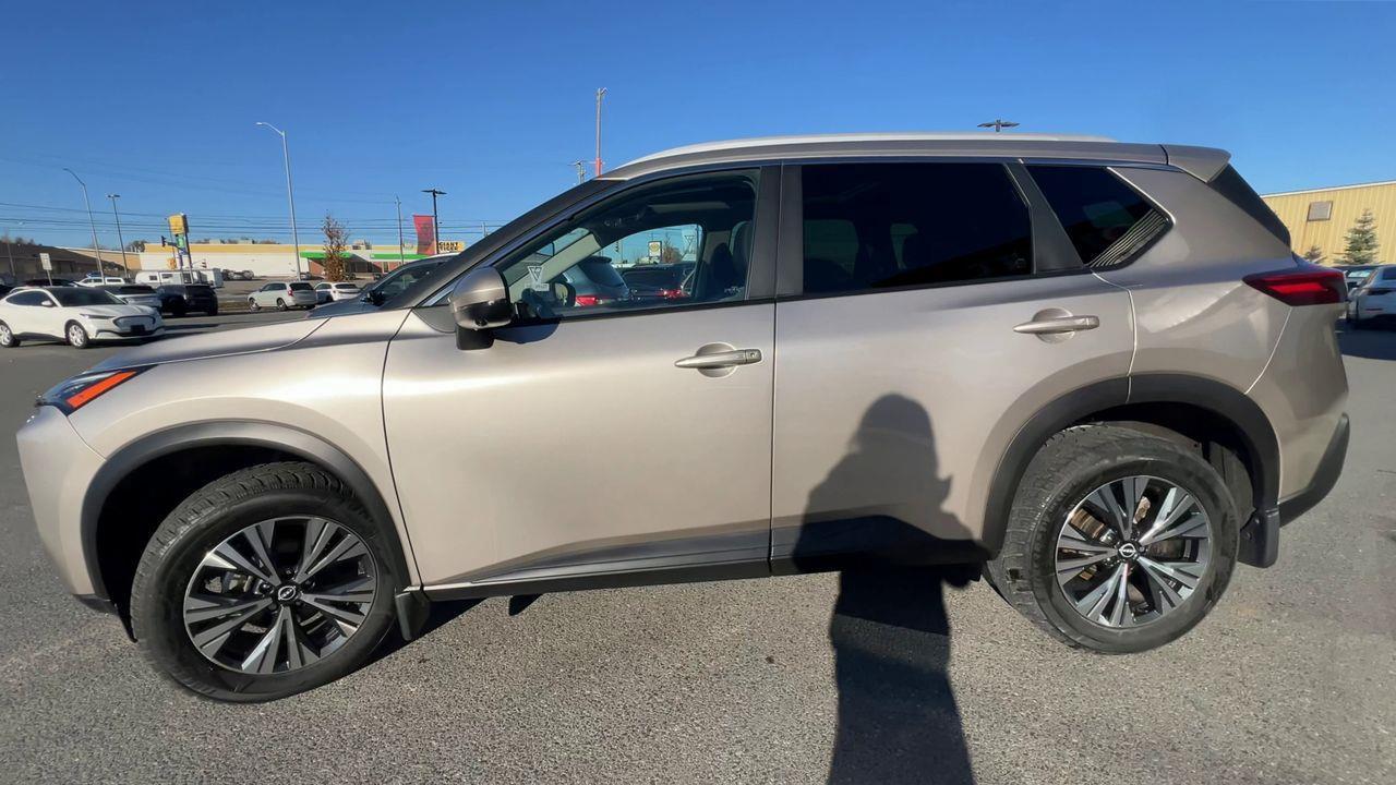 2023 Nissan Rogue SV Moonroof AWD, MOONROOF, SIRIUS XM, FRONT HEATED SEATS, CRUISE CONTROL, BACK UP CAM!! Photo4