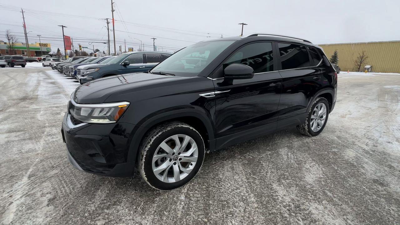 2022 Volkswagen Taos Comfortline AWD, MOONROOF, FRONT HEATED SEATS, CRUISE CONTROL, SIRIUS XM, BACK UP CAM!! Photo