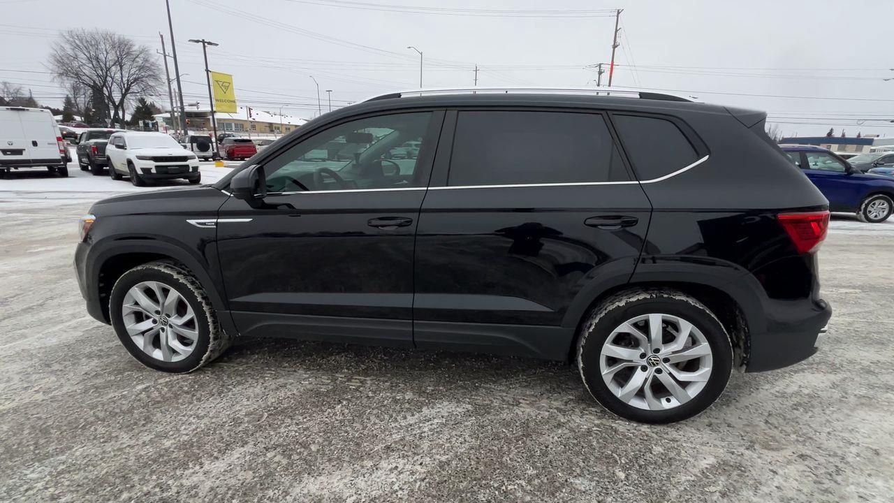 2022 Volkswagen Taos Comfortline AWD, MOONROOF, FRONT HEATED SEATS, CRUISE CONTROL, SIRIUS XM, BACK UP CAM!! Photo