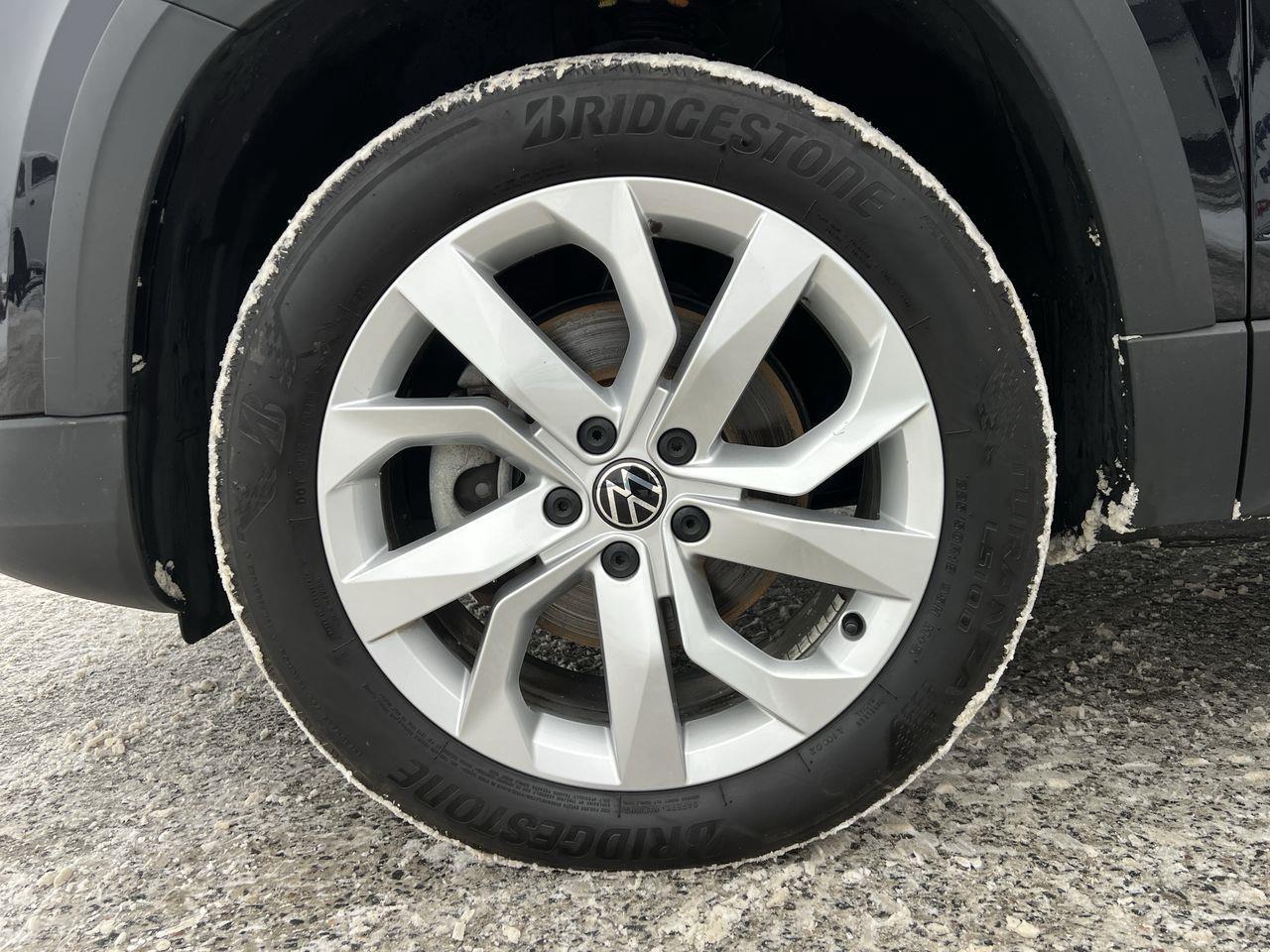 2022 Volkswagen Taos Comfortline AWD, MOONROOF, FRONT HEATED SEATS, CRUISE CONTROL, SIRIUS XM, BACK UP CAM!! Photo