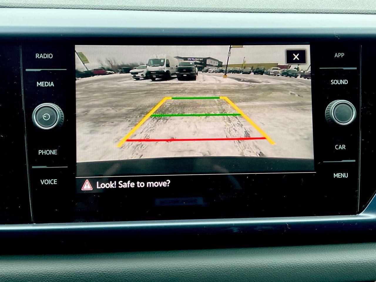 2022 Volkswagen Taos Comfortline AWD, MOONROOF, FRONT HEATED SEATS, CRUISE CONTROL, SIRIUS XM, BACK UP CAM!! Photo