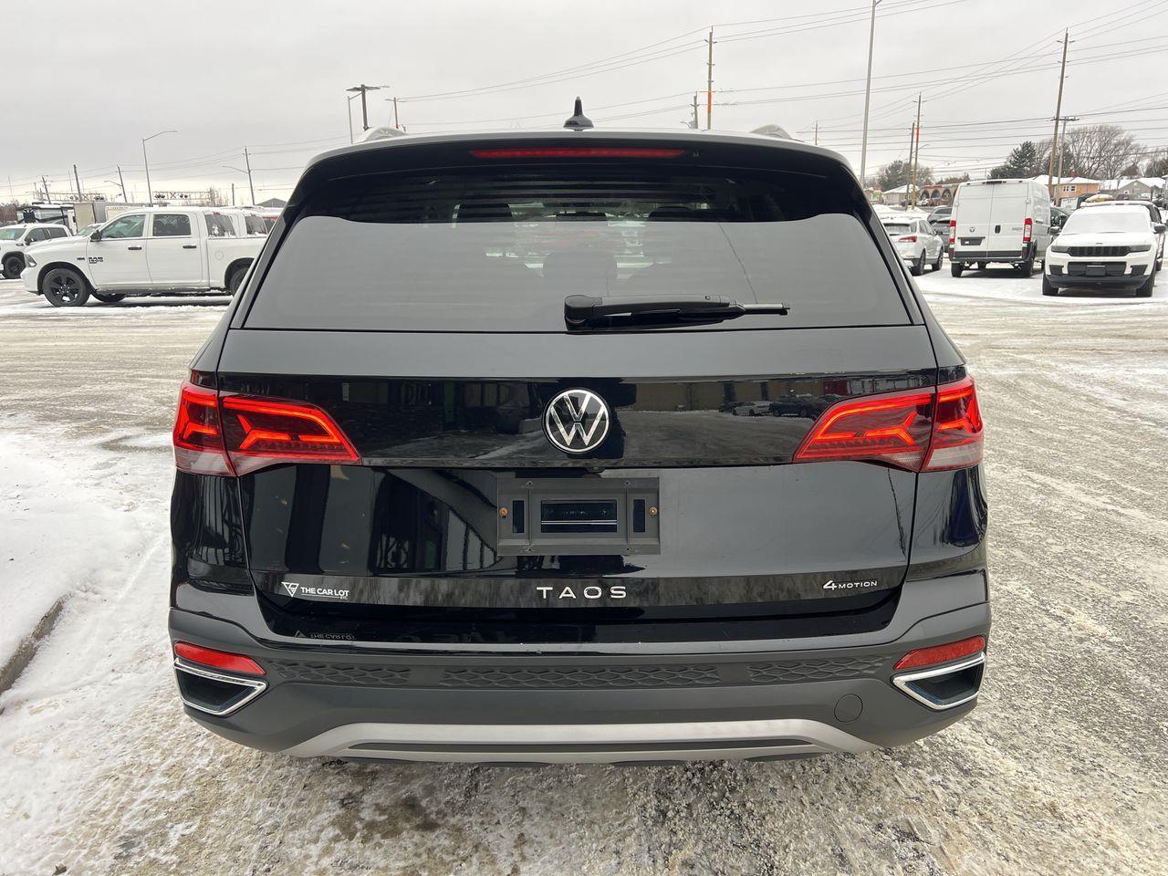 2022 Volkswagen Taos Comfortline AWD, MOONROOF, FRONT HEATED SEATS, CRUISE CONTROL, SIRIUS XM, BACK UP CAM!! Photo