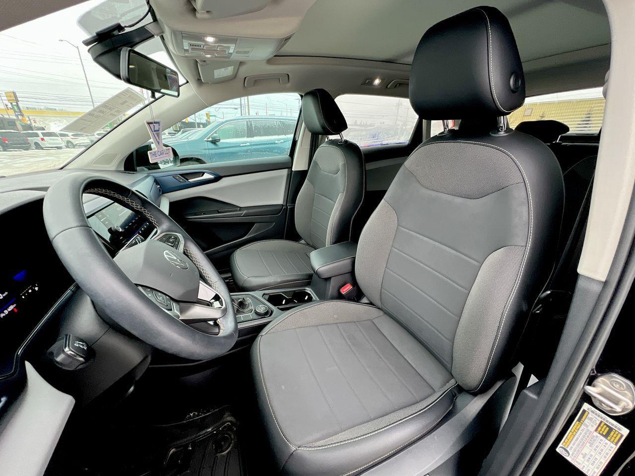 2022 Volkswagen Taos Comfortline AWD, MOONROOF, FRONT HEATED SEATS, CRUISE CONTROL, SIRIUS XM, BACK UP CAM!! Photo