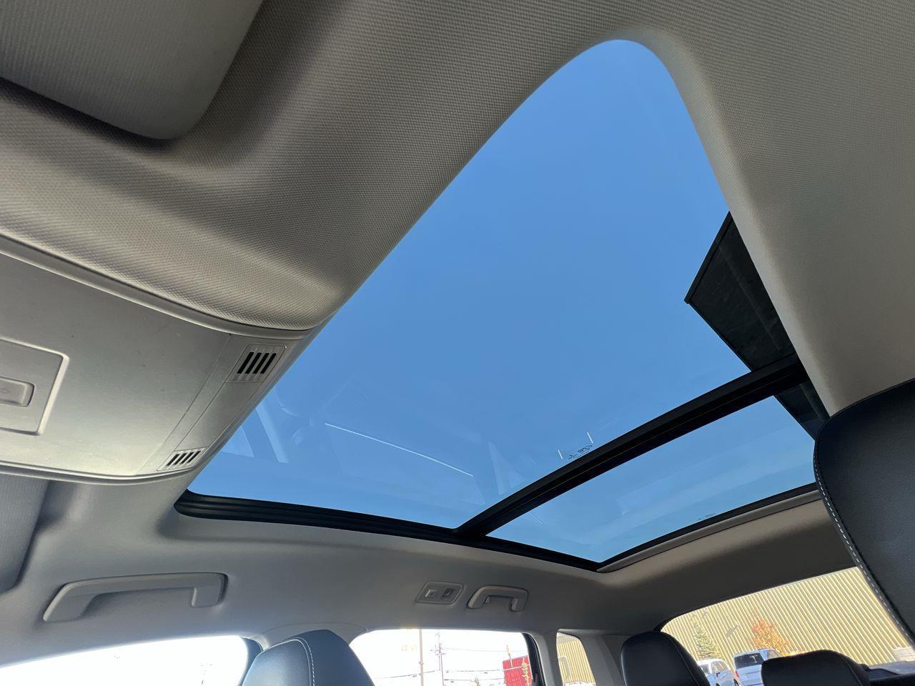 2022 Volkswagen Taos Comfortline AWD, MOONROOF, FRONT HEATED SEATS, CRUISE CONTROL, SIRIUS XM, BACK UP CAM!! Photo