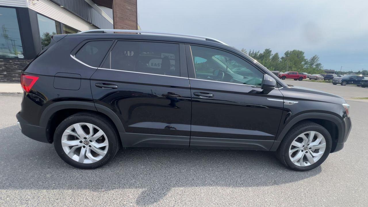 2022 Volkswagen Taos Comfortline AWD, MOONROOF, FRONT HEATED SEATS, CRUISE CONTROL, SIRIUS XM, BACK UP CAM!! Photo4
