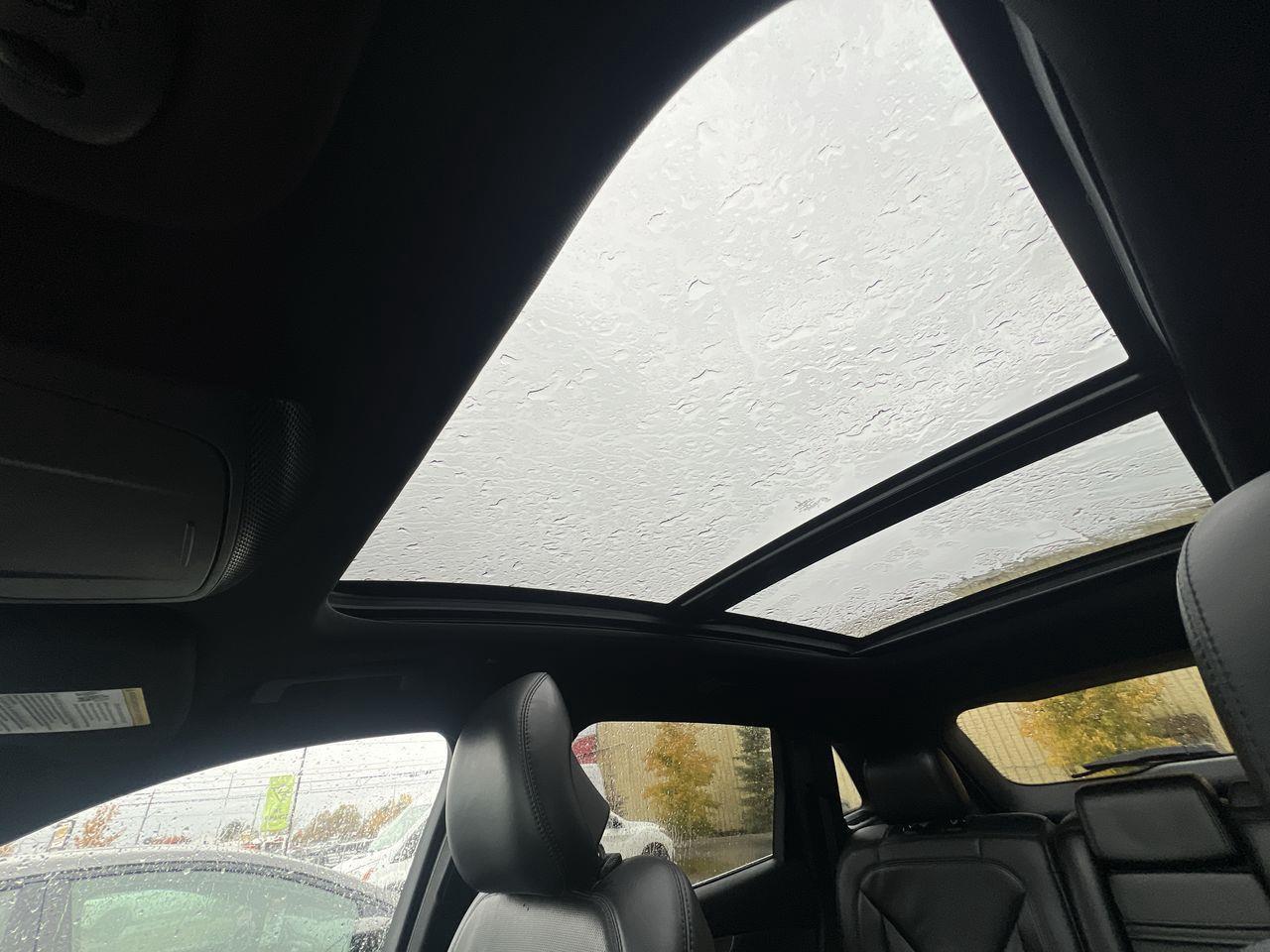 2018 Lincoln MKX Reserve AWD, MOONROOF, HEATED LEATHER SEATS, SIRIUS XM, NAV, BACK UP CAM!! Photo