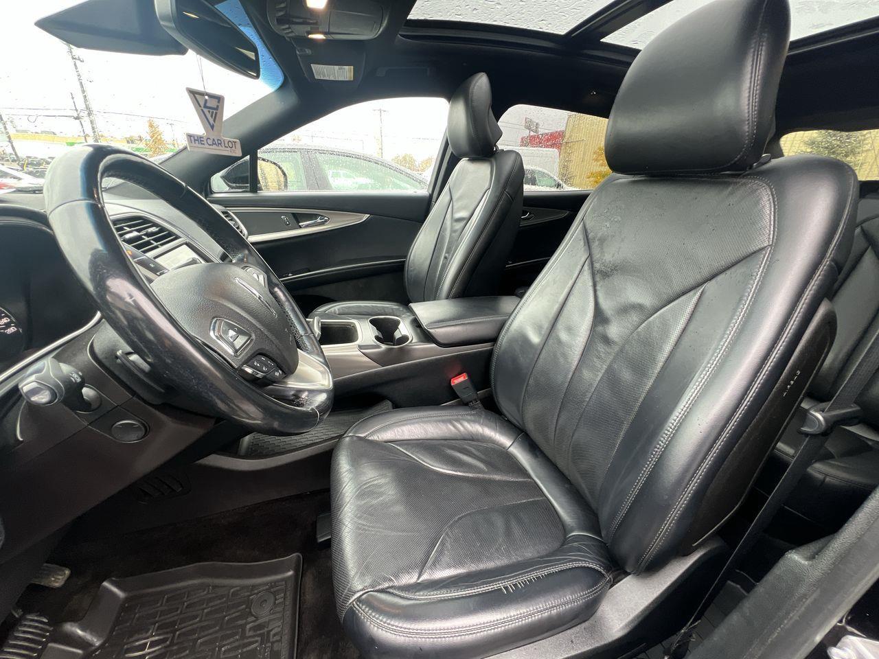 2018 Lincoln MKX Reserve AWD, MOONROOF, HEATED LEATHER SEATS, SIRIUS XM, NAV, BACK UP CAM!! Photo