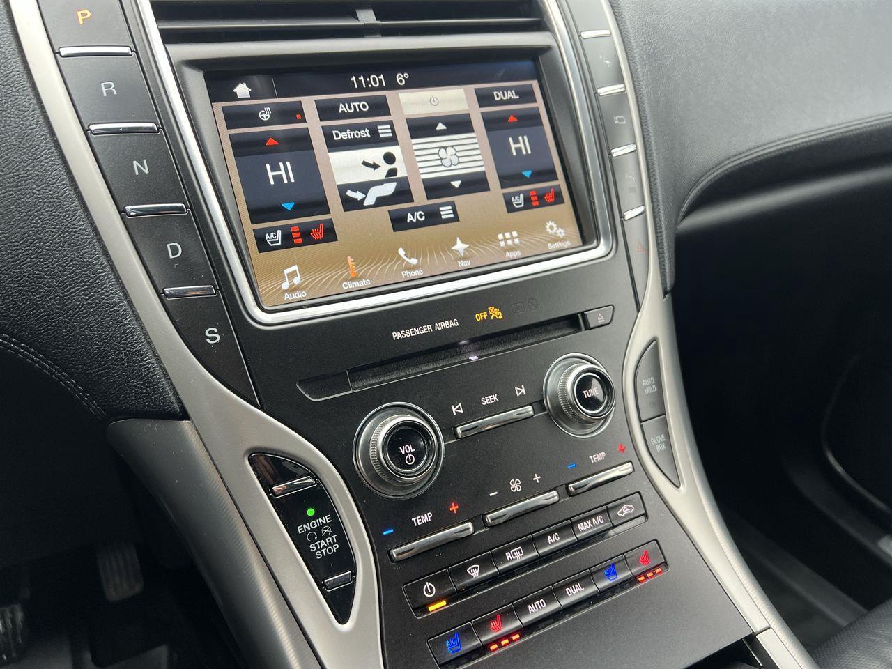 2018 Lincoln MKX Reserve AWD, MOONROOF, HEATED LEATHER SEATS, SIRIUS XM, NAV, BACK UP CAM!! Photo