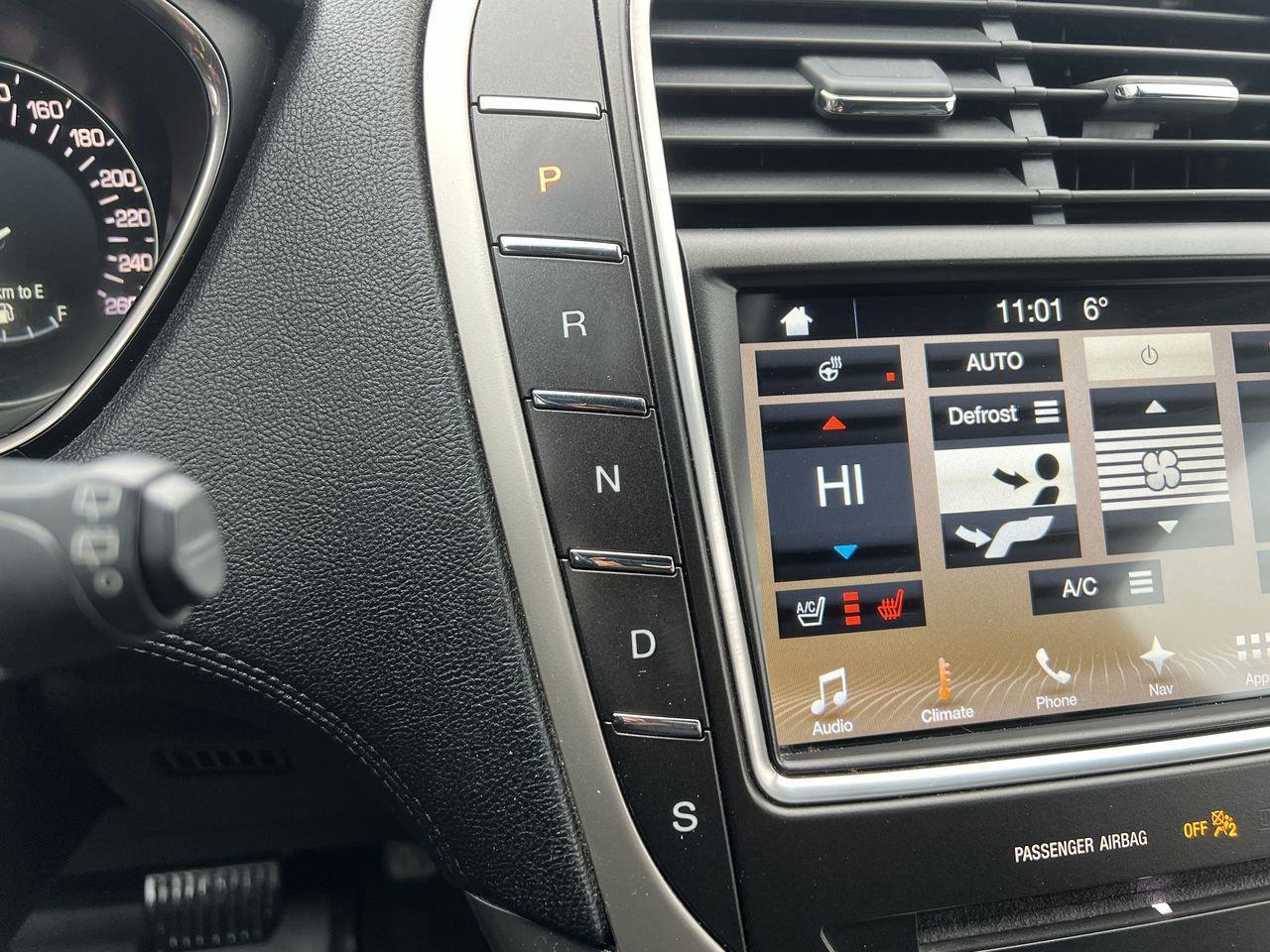 2018 Lincoln MKX Reserve AWD, MOONROOF, HEATED LEATHER SEATS, SIRIUS XM, NAV, BACK UP CAM!! Photo