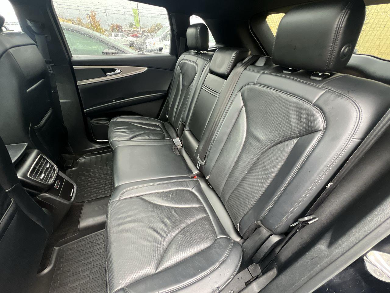 2018 Lincoln MKX Reserve AWD, MOONROOF, HEATED LEATHER SEATS, SIRIUS XM, NAV, BACK UP CAM!! Photo
