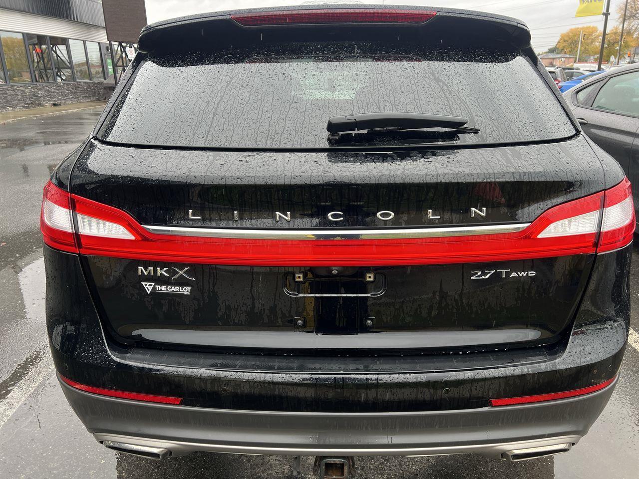 2018 Lincoln MKX Reserve AWD, MOONROOF, HEATED LEATHER SEATS, SIRIUS XM, NAV, BACK UP CAM!! Photo
