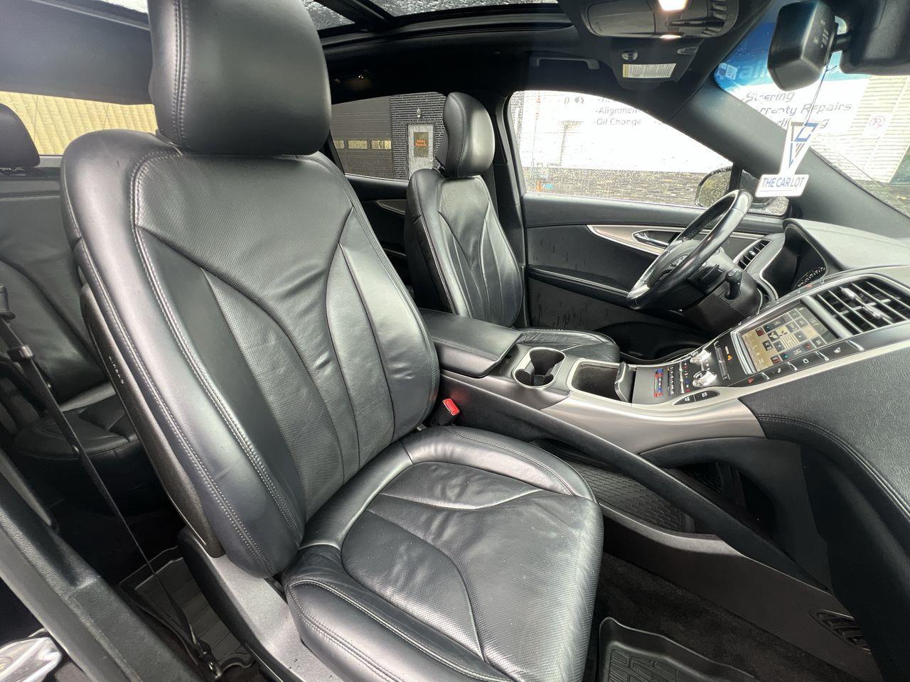 2018 Lincoln MKX Reserve AWD, MOONROOF, HEATED LEATHER SEATS, SIRIUS XM, NAV, BACK UP CAM!! Photo