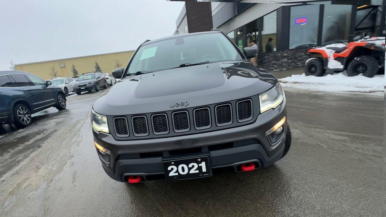 2021 Jeep Compass Trailhawk 4X4, MOONROOF, SIRIUS XM, NAV, BACK UP CAM, HEATED LEATHER SEATS!! Photo