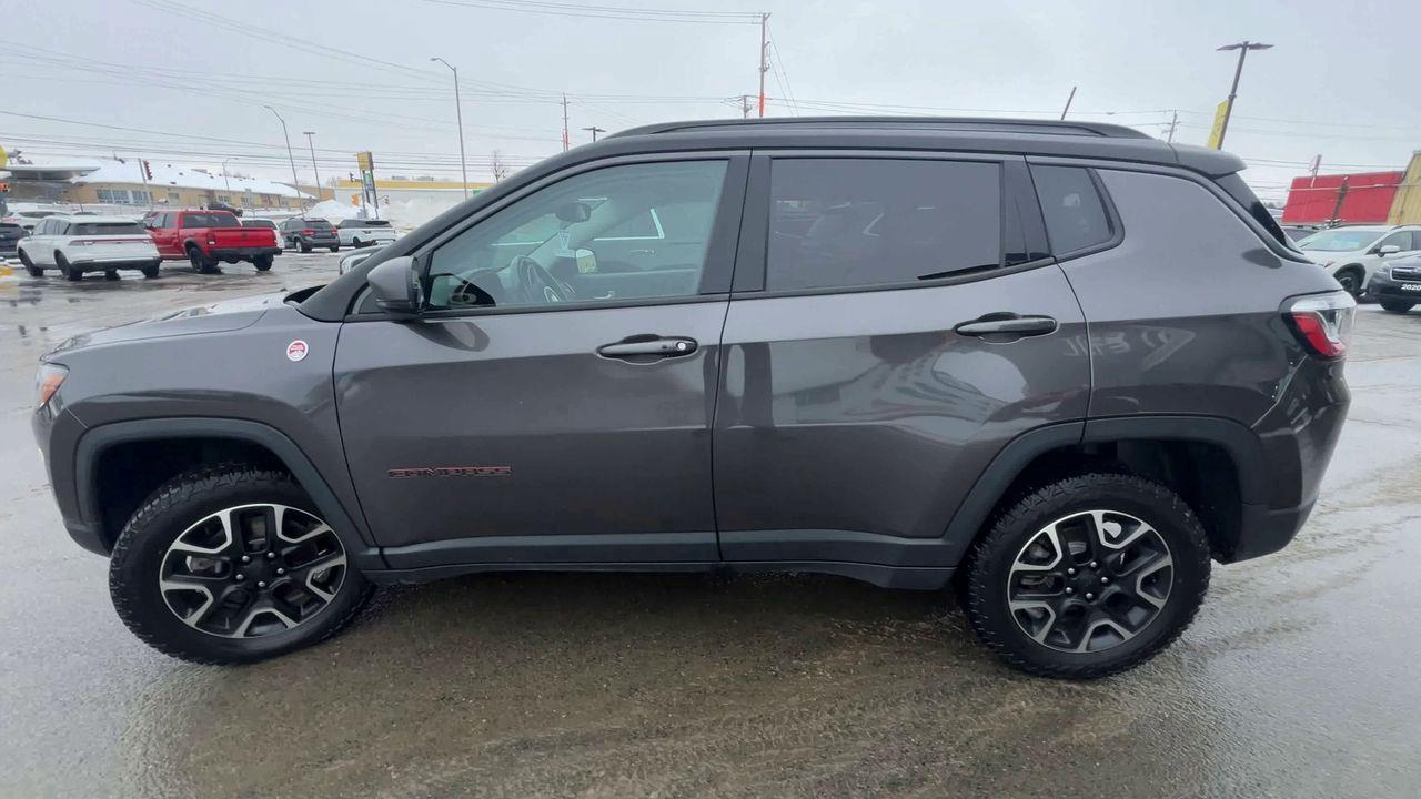 2021 Jeep Compass Trailhawk 4X4, MOONROOF, SIRIUS XM, NAV, BACK UP CAM, HEATED LEATHER SEATS!! Photo