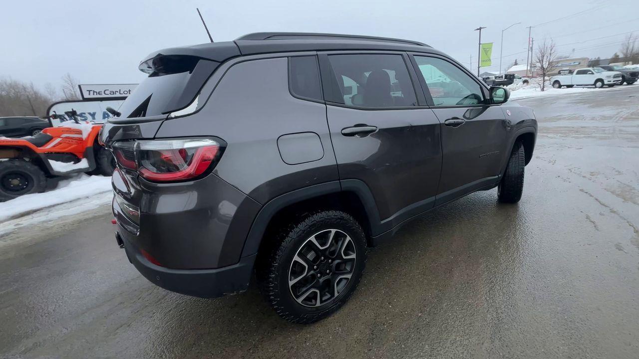 2021 Jeep Compass Trailhawk 4X4, MOONROOF, SIRIUS XM, NAV, BACK UP CAM, HEATED LEATHER SEATS!! Photo