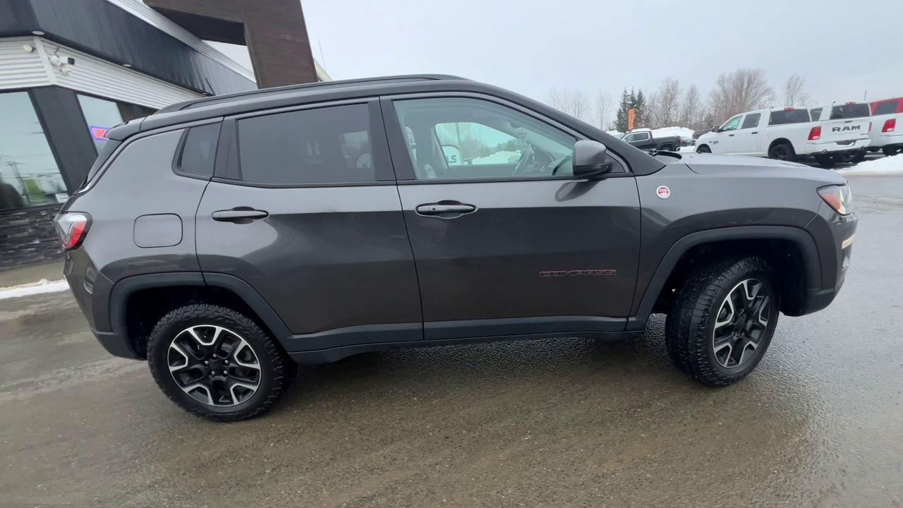 2021 Jeep Compass Trailhawk 4X4, MOONROOF, SIRIUS XM, NAV, BACK UP CAM, HEATED LEATHER SEATS!! Photo