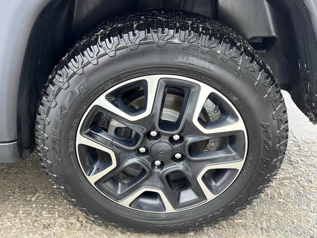 2021 Jeep Compass Trailhawk 4X4, MOONROOF, SIRIUS XM, NAV, BACK UP CAM, HEATED LEATHER SEATS!! Photo