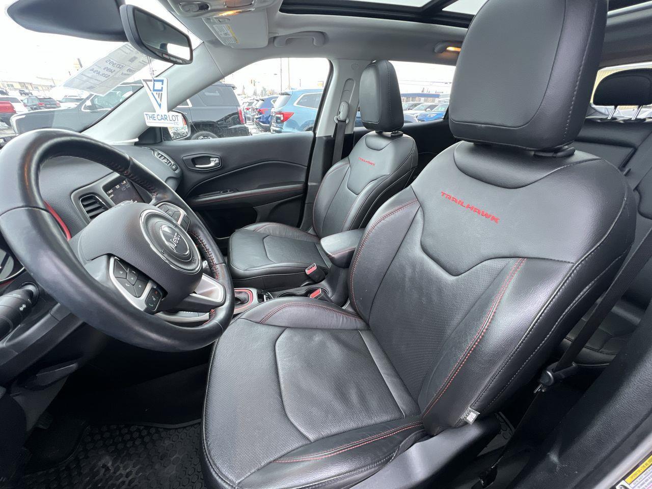 2021 Jeep Compass Trailhawk 4X4, MOONROOF, SIRIUS XM, NAV, BACK UP CAM, HEATED LEATHER SEATS!! Photo