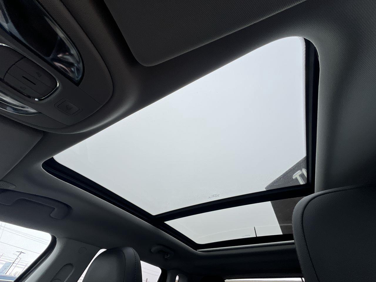 2021 Jeep Compass Trailhawk 4X4, MOONROOF, SIRIUS XM, NAV, BACK UP CAM, HEATED LEATHER SEATS!! Photo