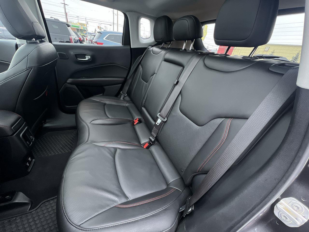 2021 Jeep Compass Trailhawk 4X4, MOONROOF, SIRIUS XM, NAV, BACK UP CAM, HEATED LEATHER SEATS!! Photo