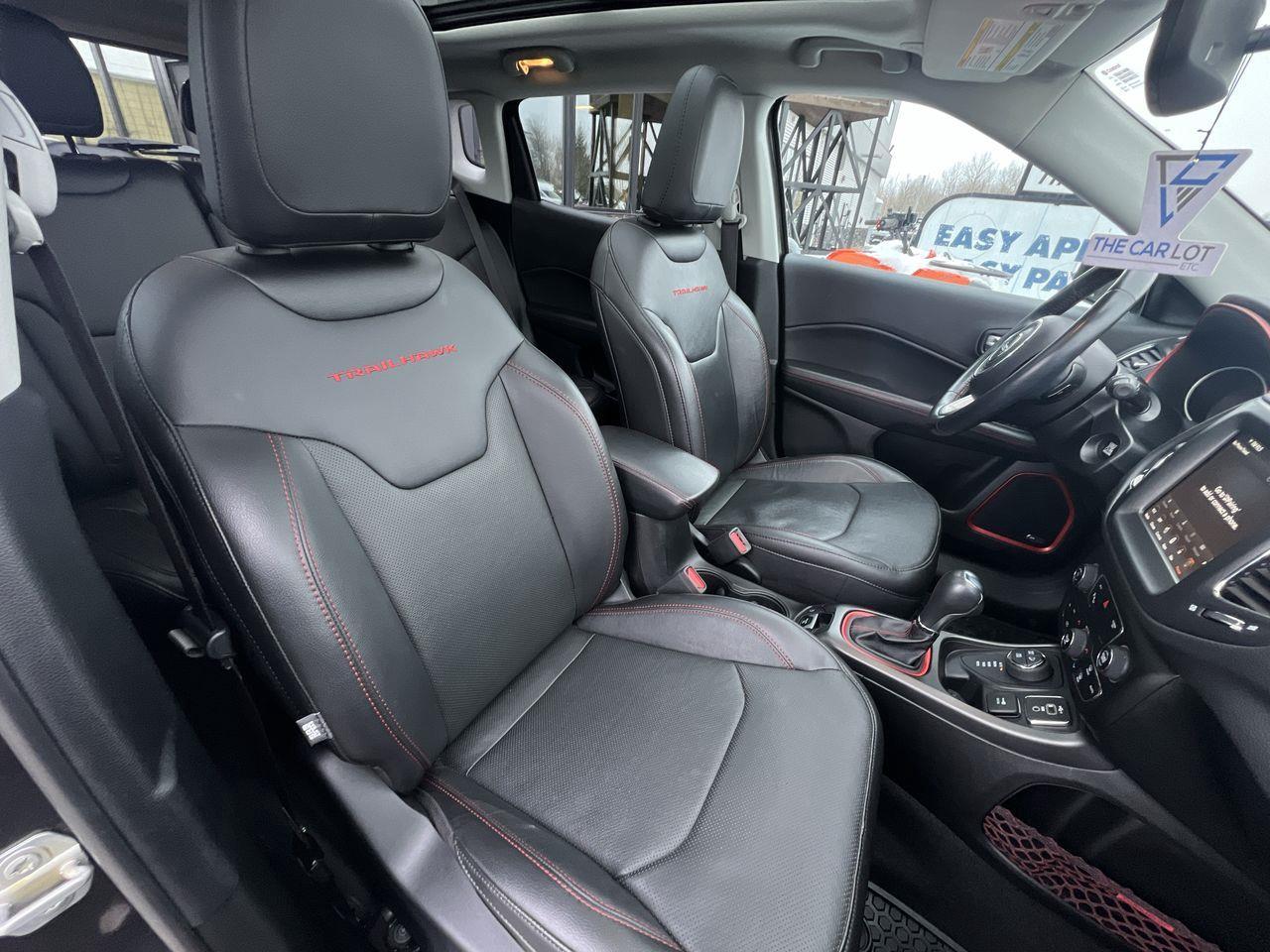 2021 Jeep Compass Trailhawk 4X4, MOONROOF, SIRIUS XM, NAV, BACK UP CAM, HEATED LEATHER SEATS!! Photo