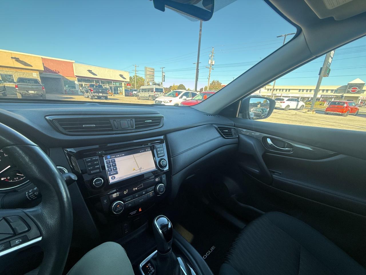 2017 Nissan Rogue SV AWD!! Photo