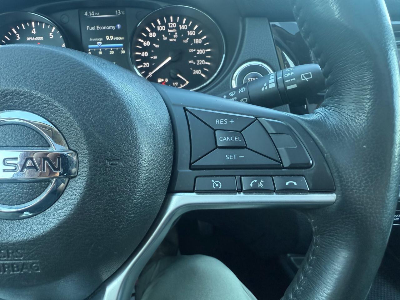 2017 Nissan Rogue SV AWD!! Photo