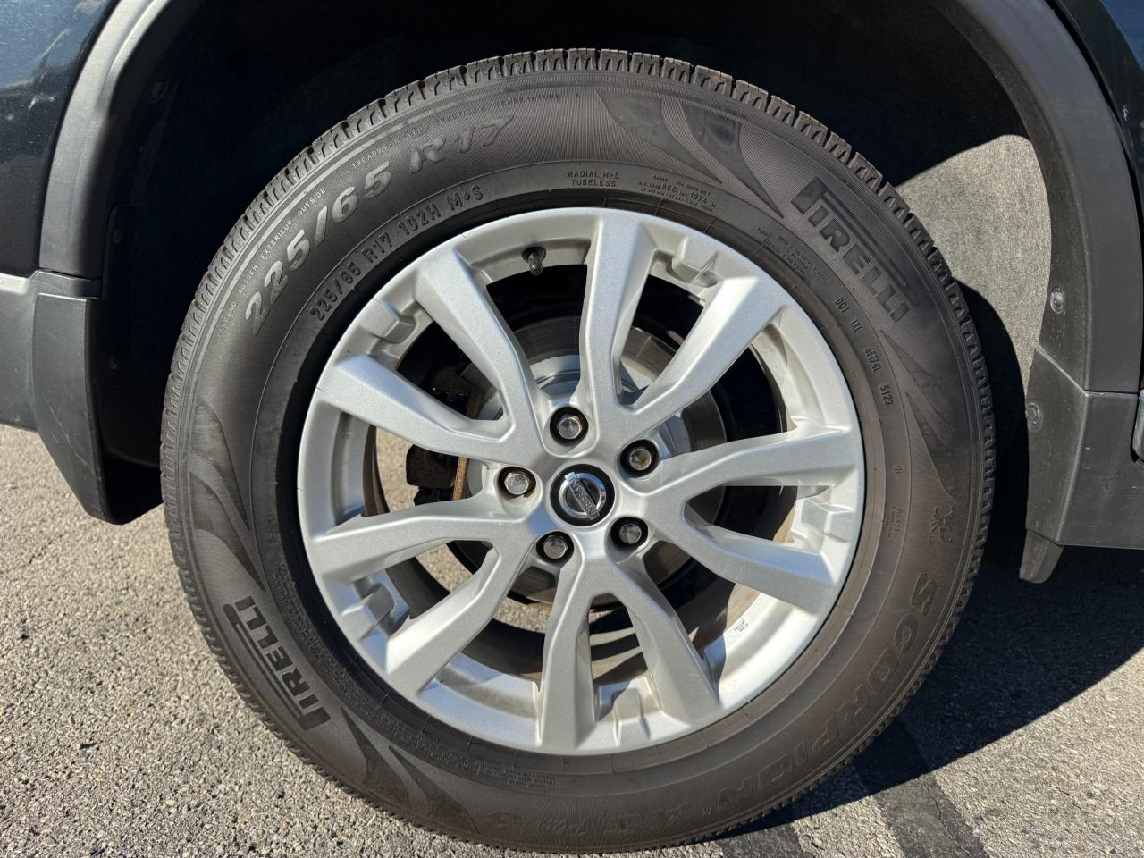 2017 Nissan Rogue SV AWD!! Photo