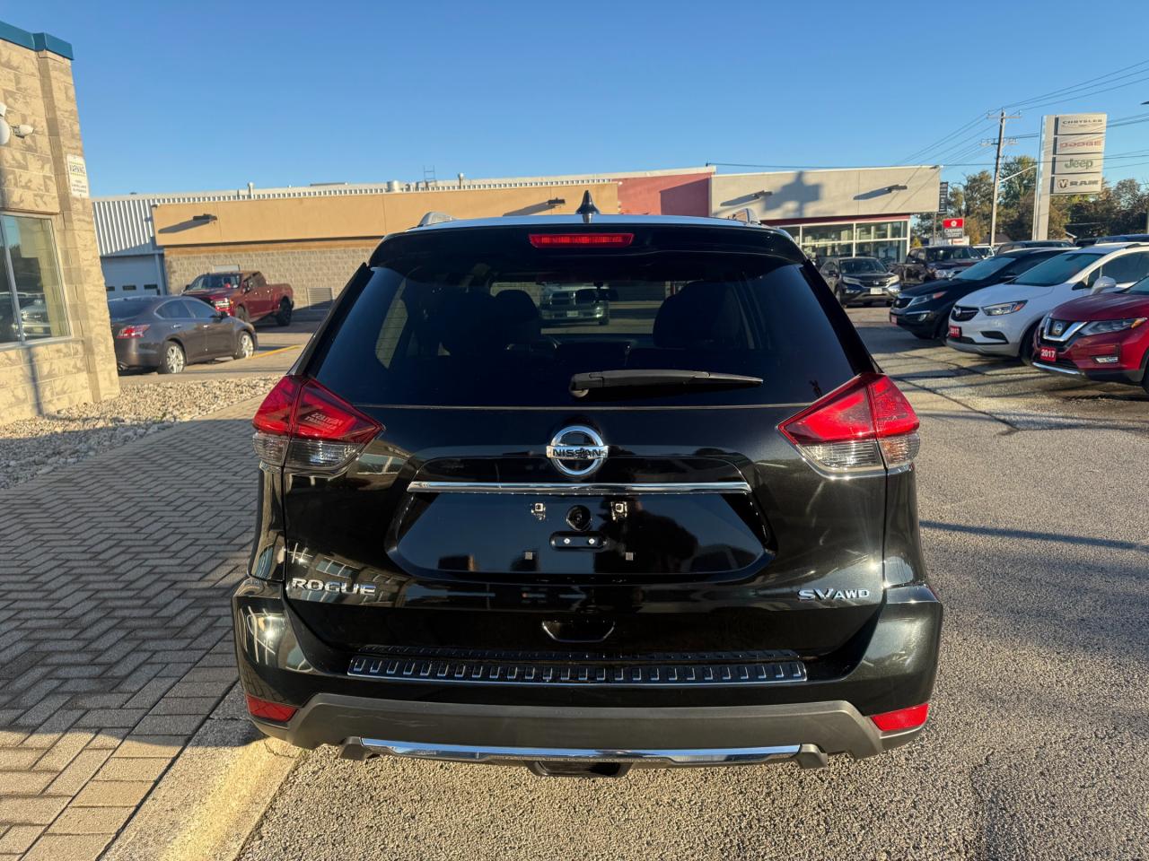 2017 Nissan Rogue SV Photo