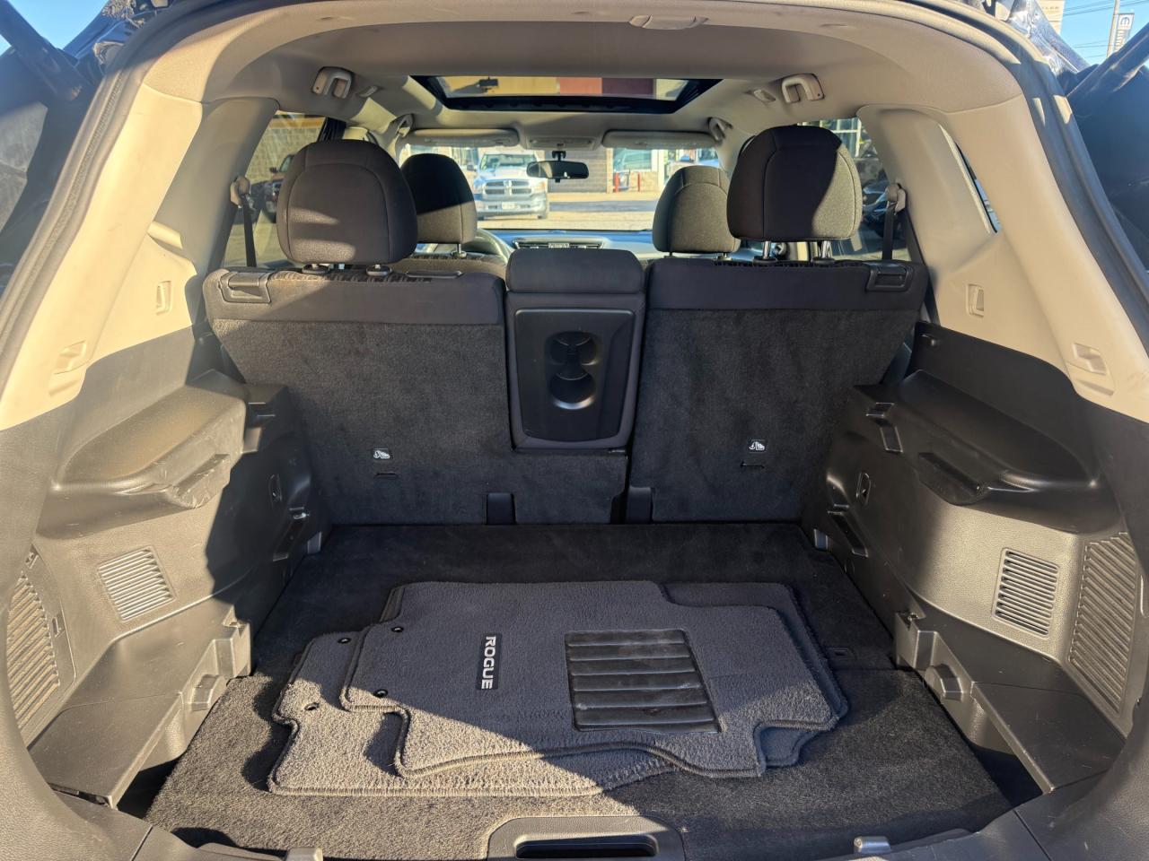 2017 Nissan Rogue SV AWD!! Photo