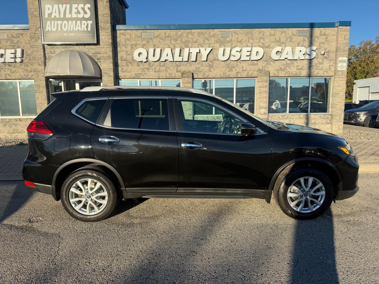 2017 Nissan Rogue SV Photo