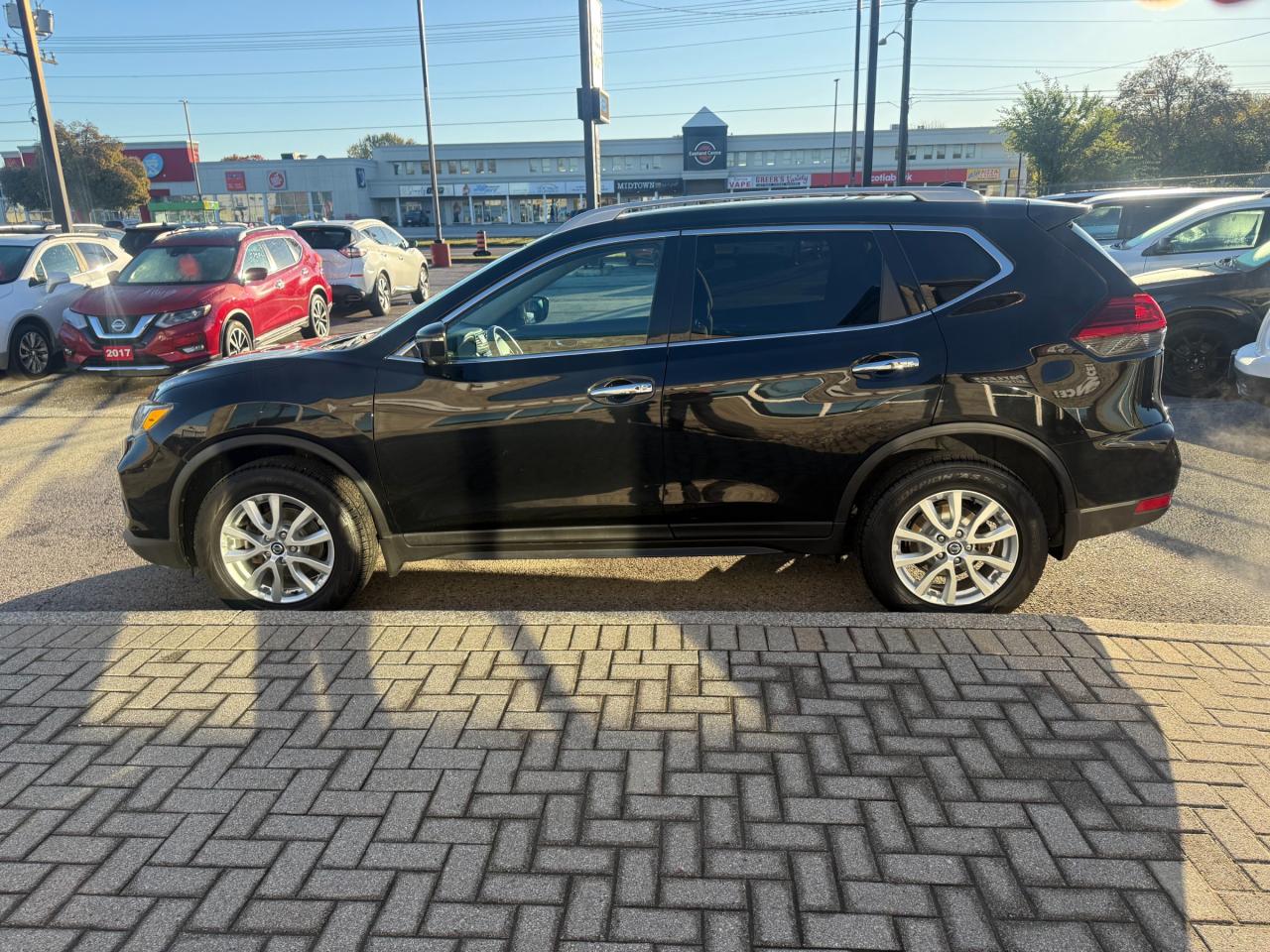 2017 Nissan Rogue SV Photo