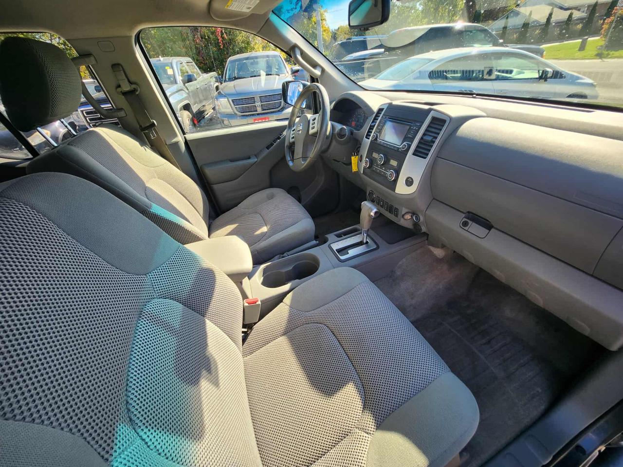 2015 Nissan Frontier SV - Photo #11