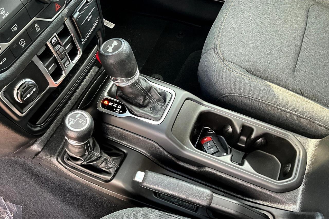 2026 Jeep Wrangler SPORT 4DR | Hardtop | 12" Touchscreen | Carplay Photo