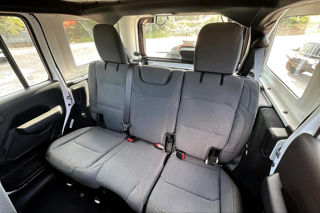 2026 Jeep Wrangler SPORT 4DR | Hardtop | 12" Touchscreen | Carplay Photo