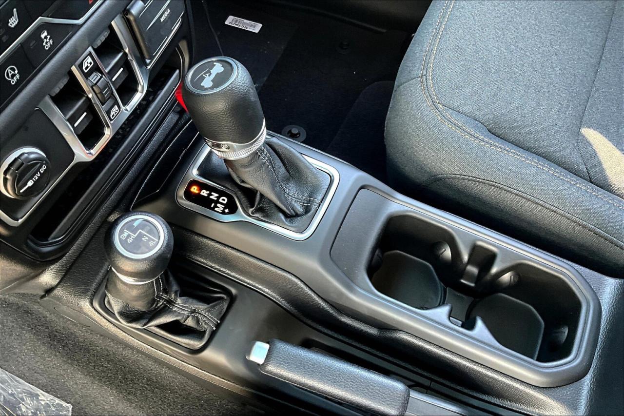 2026 Jeep Wrangler SAHARA | Hardtop | 12" Touchscreen | Pwr Seat Photo