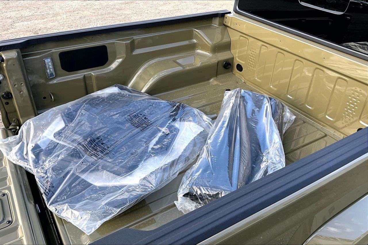 2026 Jeep Gladiator WILLYS 4X4 | Hardtop | Conv Grp | Class IV Hitch Photo