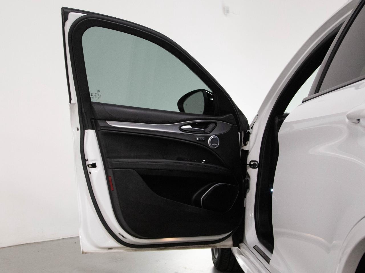 2022 Alfa Romeo Stelvio VELOCE | ACTIVE ASSIST PLUS PKG | 20"RIM Photo