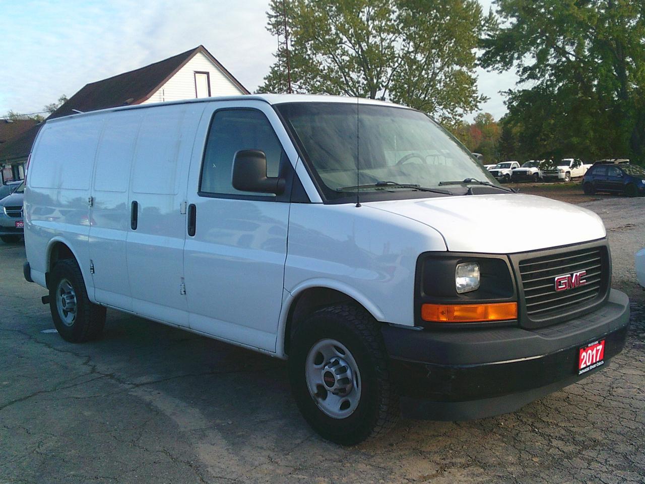 2017 GMC Savana Cargo Van RWD 3500 135 - Photo #4