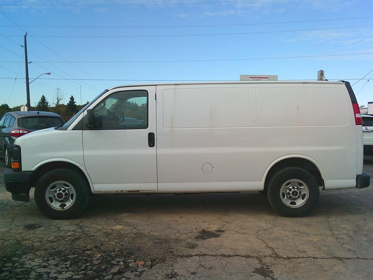 2017 GMC Savana Cargo Van RWD 3500 135 - Photo #1