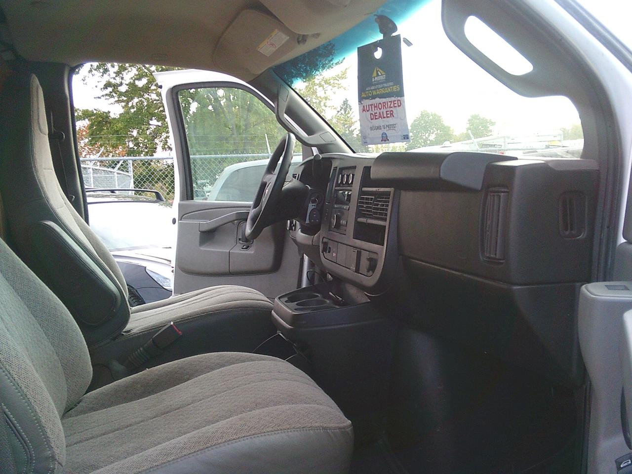 2017 GMC Savana Cargo Van RWD 3500 135 - Photo #14