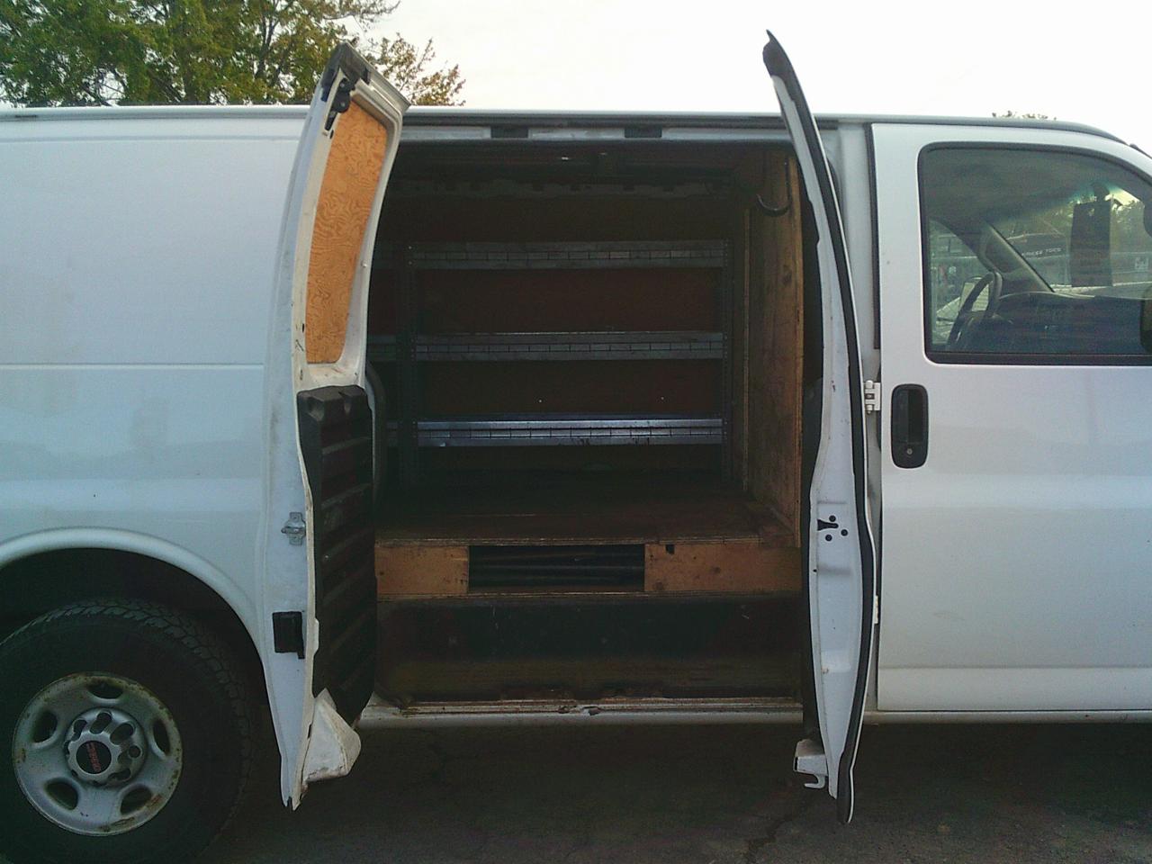 2017 GMC Savana Cargo Van RWD 3500 135 - Photo #16